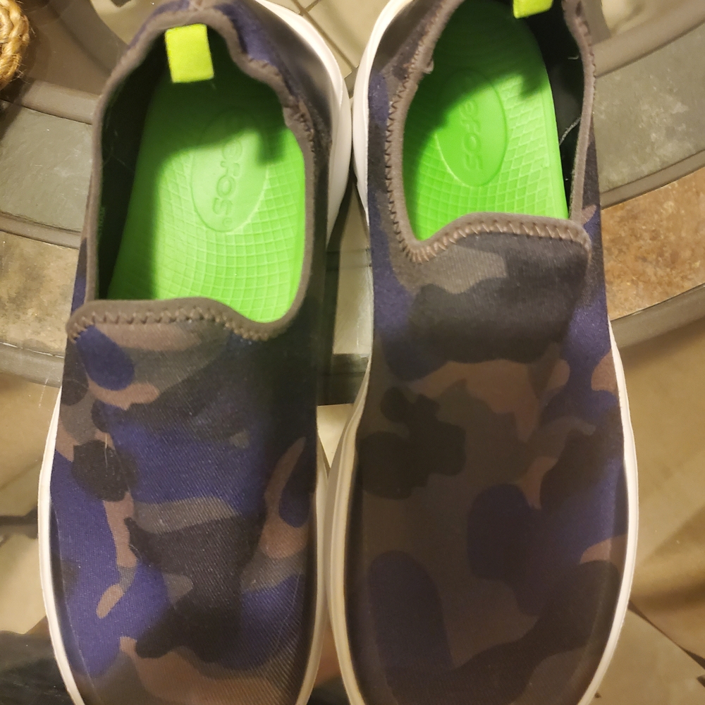 OOFOS Blue and Black Camo Sneakers Size 9 Womens (Run Small)